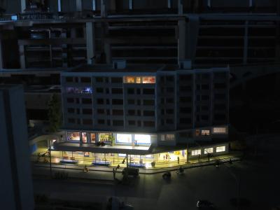 Centre Commercial: by night!